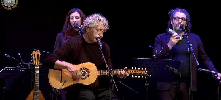 EUGENIO BENNATO 2022 – “QUALCUNO SULLA TERRA” CON “LE VOCI DEL SUD” Eugenio Bennato in Qualcuno sulla terra con Le Voci del Sud